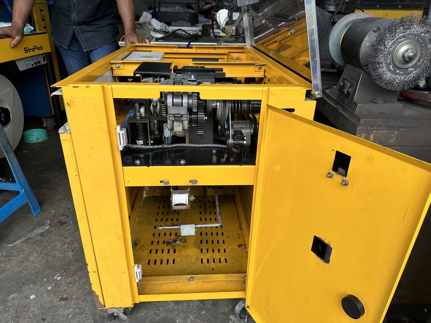 บริการซ่อมเครื่องแพ็คกล่อง,ซ่อมเครื่องรัดกล่อง