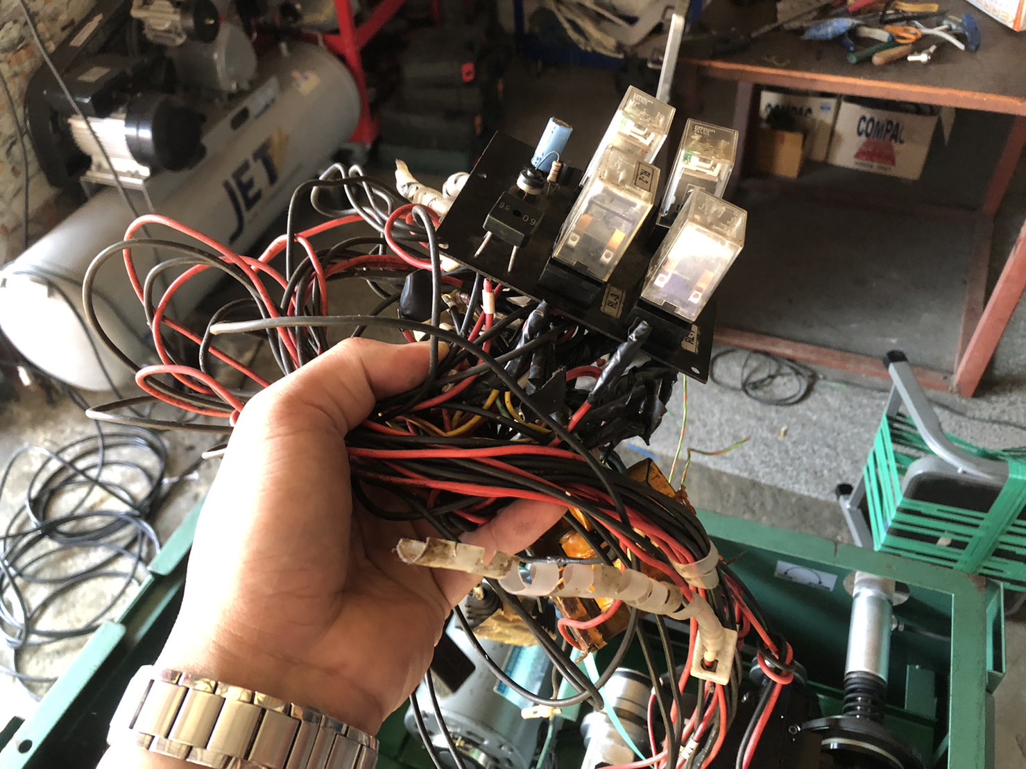 บริการซ่อมเครื่องแพ็คกล่อง,ซ่อมเครื่องรัดกล่อง